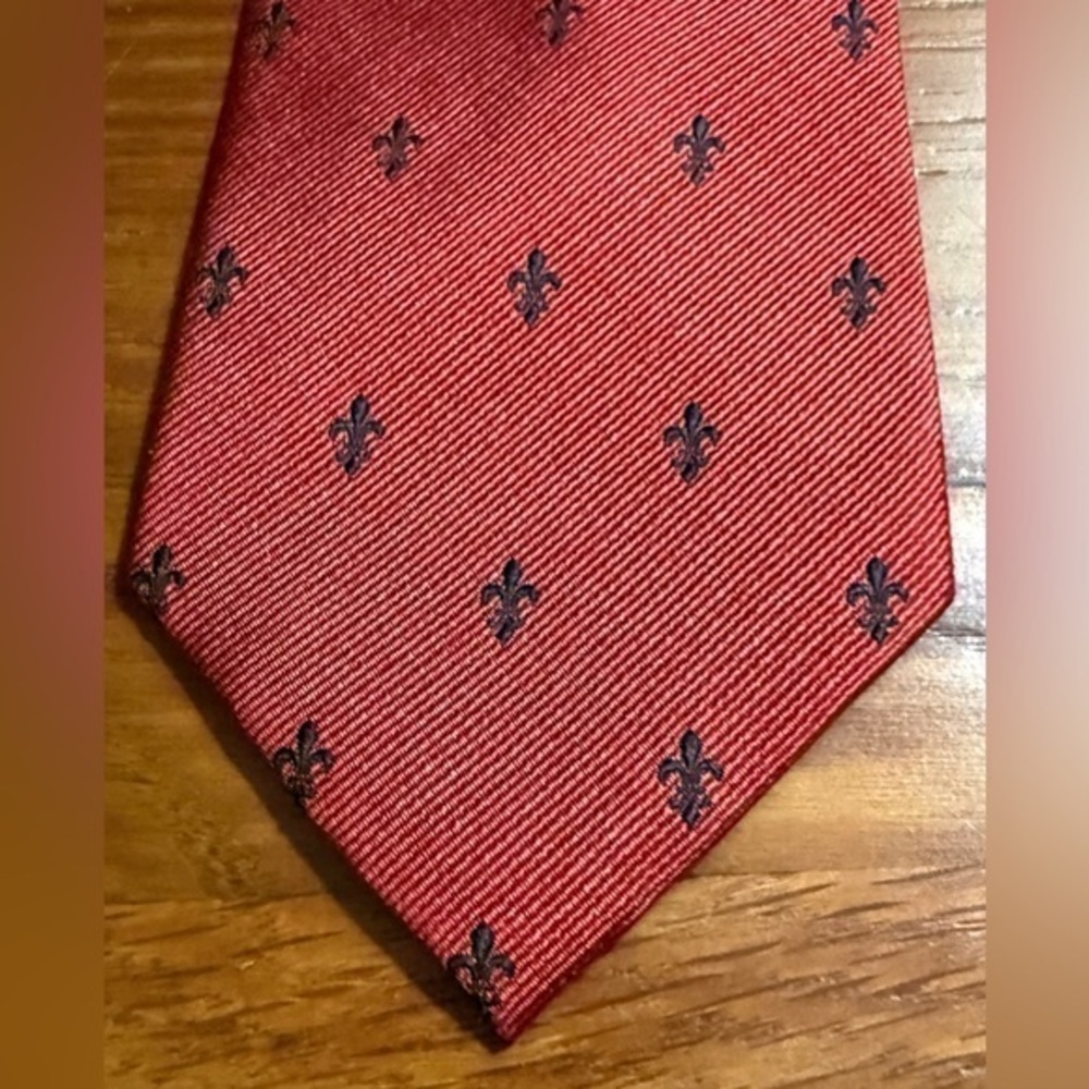 DKNY Red Patterned Men's Tie.